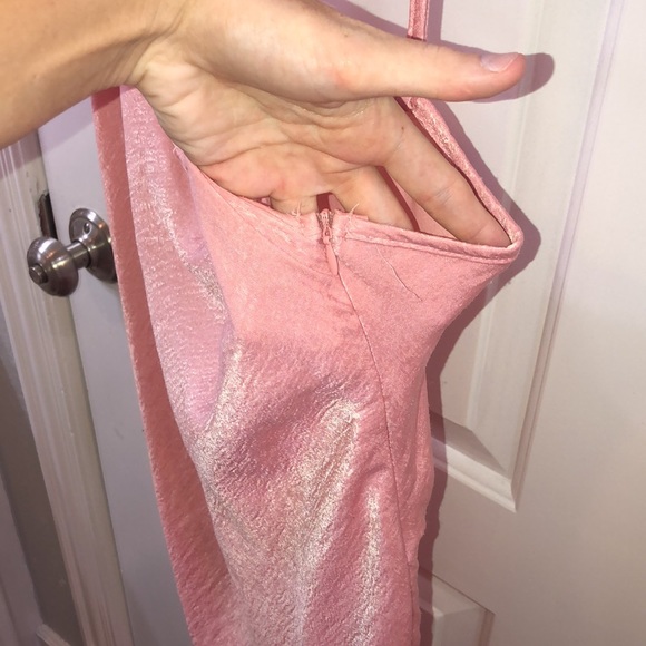 A cute lightweight flowy dress - Picture 3 of 5